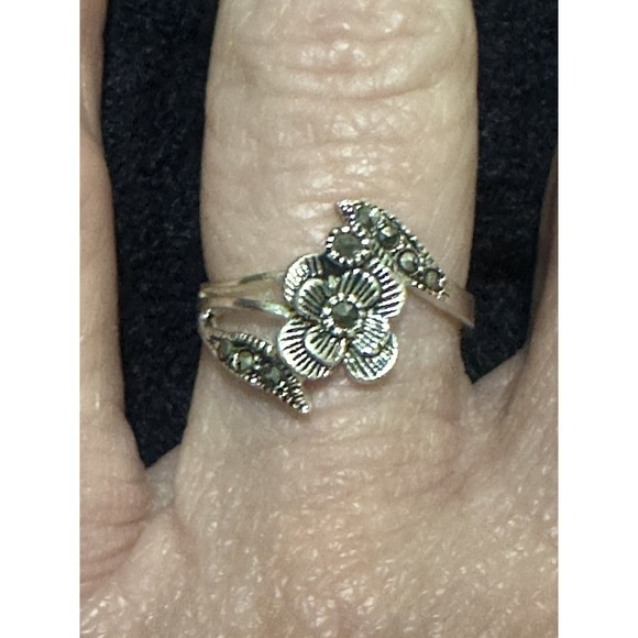 925 Solid Sterling Silver Marcasite Flower Ring sz 7 - Picture 1 of 4